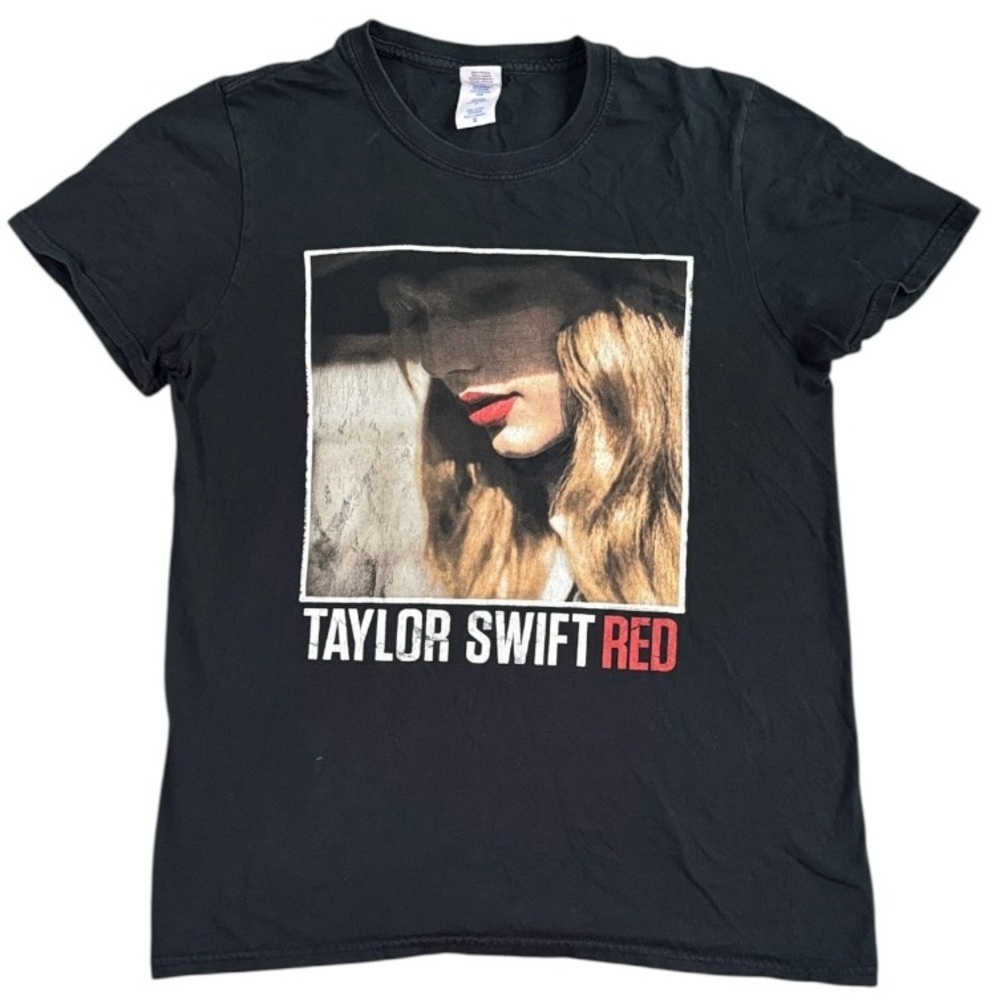 Taylor Swift Red Album Tour Tee Shirt Woman’s Small